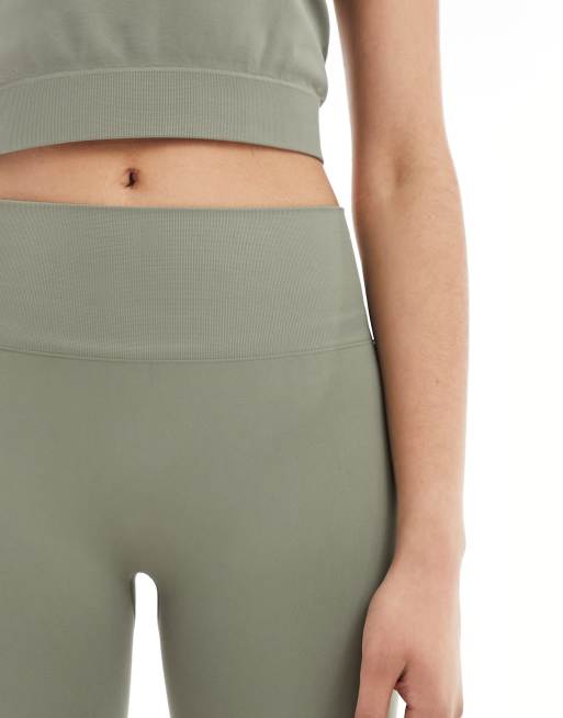 Miss Selfridge - Leggings senza cuciture kaki in coordinato, 5 di 5