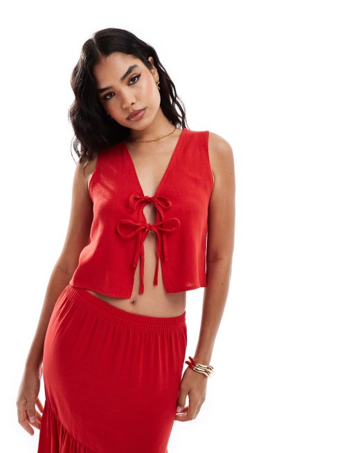 Miss Selfridge – Leinenweste in Rot mit Bindedetails vorne