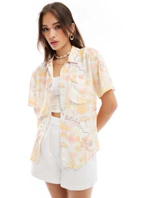 linen look resort shirt in postcard print-Multi