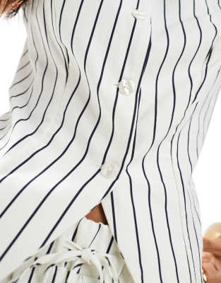Thumbnail 2 of 4