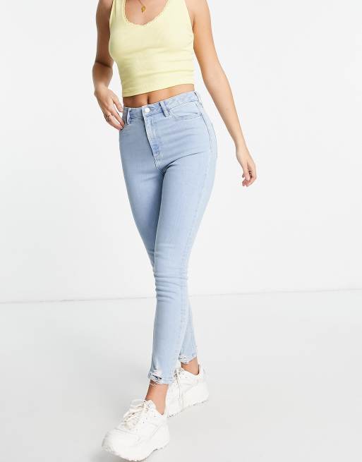 Miss Selfridge – Lizzie – Jasnoniebieskie jeansy o obcisłym kroju z postrzępionym dołem