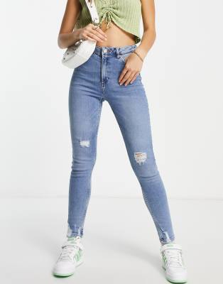 Miss Selfridge - Lizzie - Jeans in verwaschenem Mittelblau mit engem Schnitt, hohem Bund und Zierrissen an den Bündchen