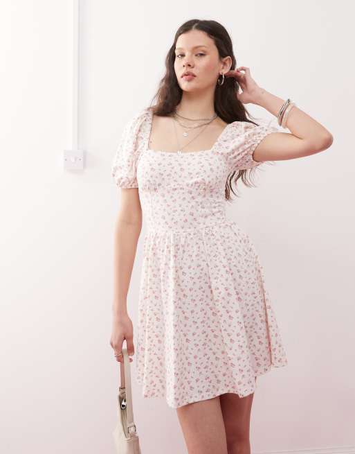 Miss Selfridge – Ljus, småblommig miniklänning i milkmaidstil med puffärmar, 3 av 4