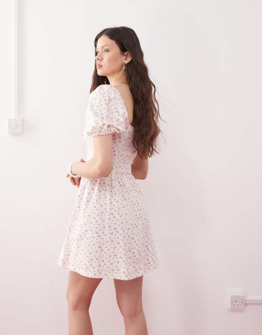 Miss Selfridge – Ljus, småblommig miniklänning i milkmaidstil med puffärmar, 4 av 4