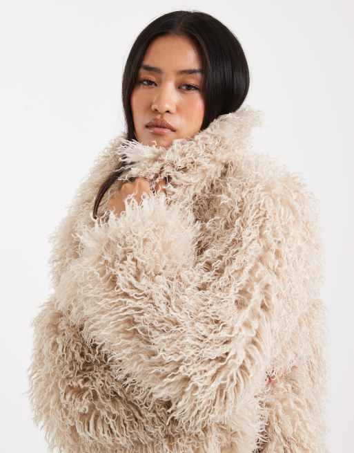 Miss Selfridge – Ljusgul kappa i oversize av mongolisk fuskpäls, 2 av 4