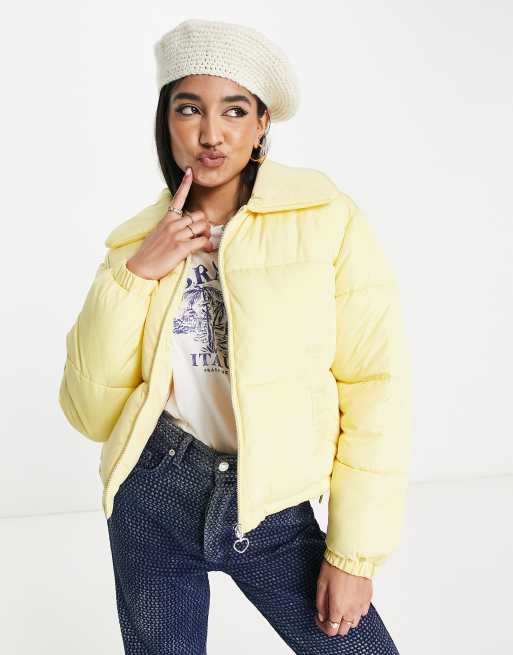 Miss Selfridge – Ljusgul kort pufferjacka med krage 