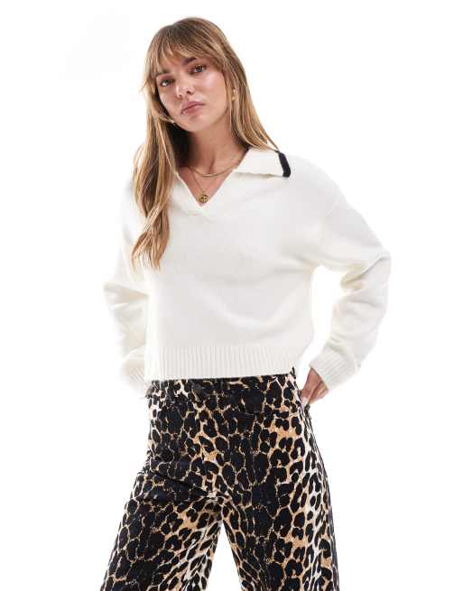 Miss Selfridge – Locker geschnittener Pullover in Cremeweiß mit Paspelierung am Polokragen in Schwarz, 2 von 4