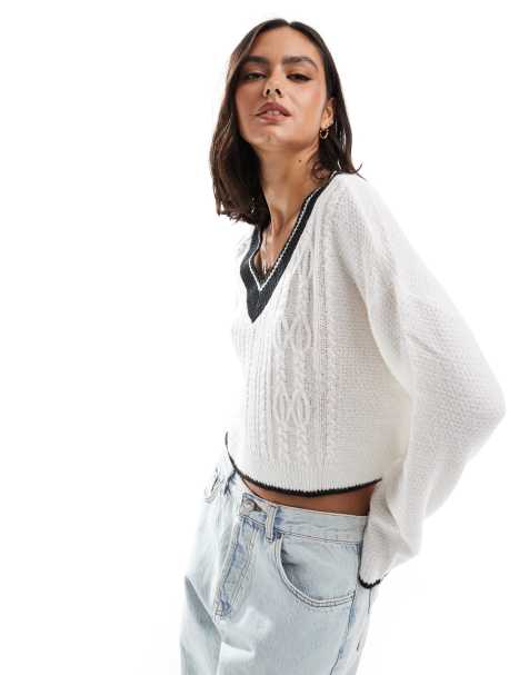 Miss Selfridge – Lockerer College-Pullover in Cremeweiß mit V-Ausschnitt - view 1