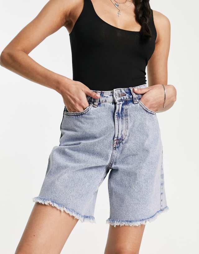 Miss Selfridge - long line denim short in acid wash