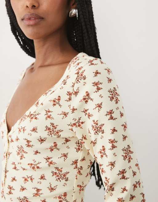 Miss Selfridge long sleeve v neck henley top in cream ditsy print, 3 of 4