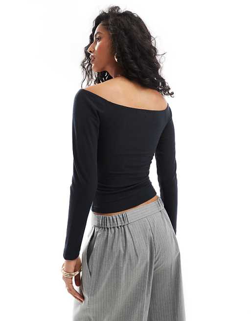 Long Sleeved Off-The-Shoulder Round Neck T-Shirt Long Sleeved Off-The-Shoulder Round Neck T-Shirt