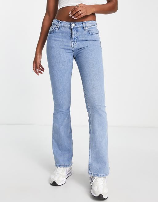 Miss Selfridge low rise lizzie kickflare jean in light blue wash, 3 of 4