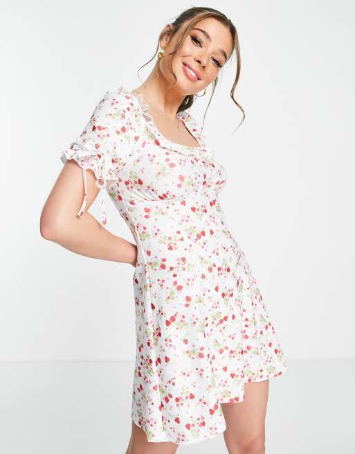 Miss Selfridge – Luźna teksturowana sukienka mini w owoce z dekoltem karo i wiązanymi rękawami