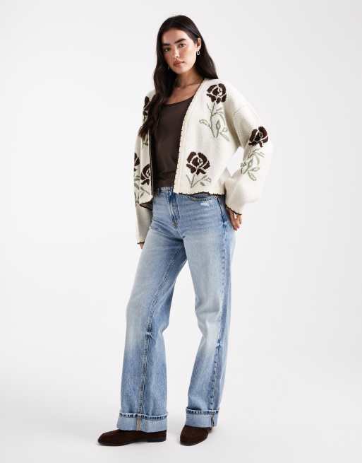 Miss Selfridge - Lys cardigan med blomstermønster og tæppesyninger