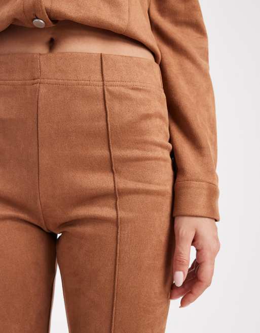 Miss Selfridge - Lysebrune leggings med svaj i imiteret ruskind, 2 af 5