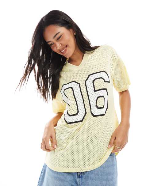 Miss Selfridge - Lysegul football-trøje med college-print - view 1