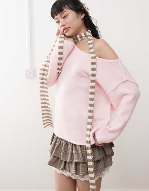 Miss Selfridge - Lyserød, behagelig og løstsiddende striktrøje med asymmetrisk offshoulder