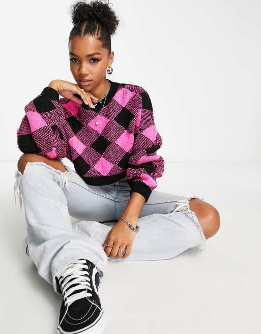Miss Selfridge - Maglione taglio corto rosa a losanghe con strass 