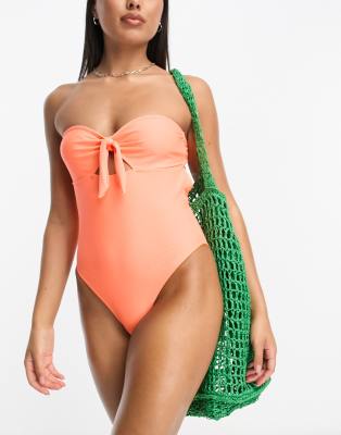 Miss Selfridge - Maillot 1 pièce bandeau noué à dos ouvert - Corail