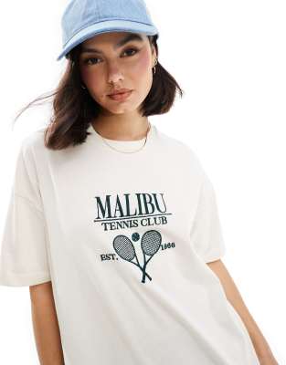 Miss Selfridge - Malibu - Oversize-T-Shirt in Creme-Weiß