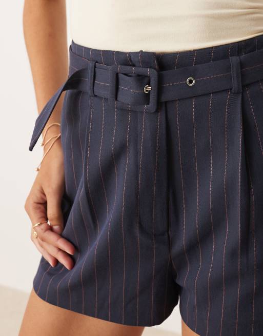 Miss Selfridge – Marinblå, kritstrecksrandiga, figursydda shorts, del av set, 3 av 4