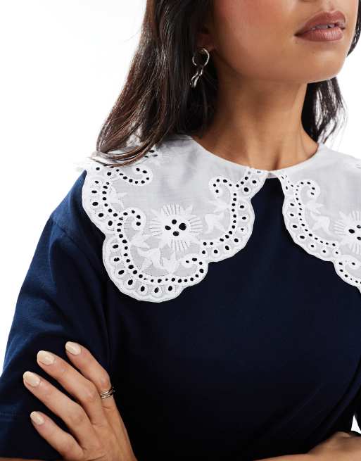 Miss Selfridge - Marineblå T-shirt med sømandskrave i blondestof, 2 af 4