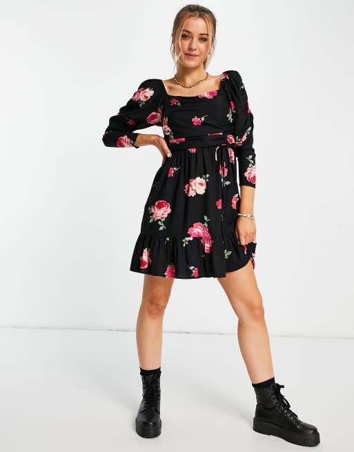 Miss Selfridge – Marszczona na dekolcie rozszerzana luźna sukienka w różyczki