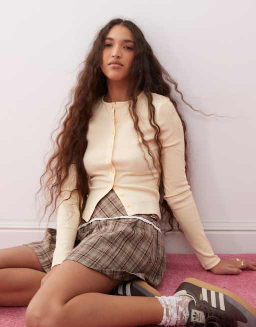 Miss Selfridge – Maślanożółty prążkowany kardigan z okrągłym dekoltem i zapięciem na guziki