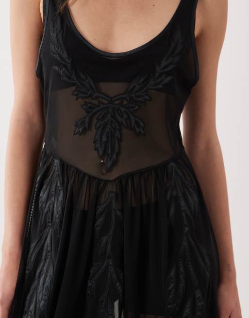 Miss Selfridge - Maxi jurk van mesh met applicatie in zwart, 3 van 4