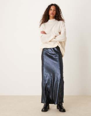 maxi skirt in blue metallic