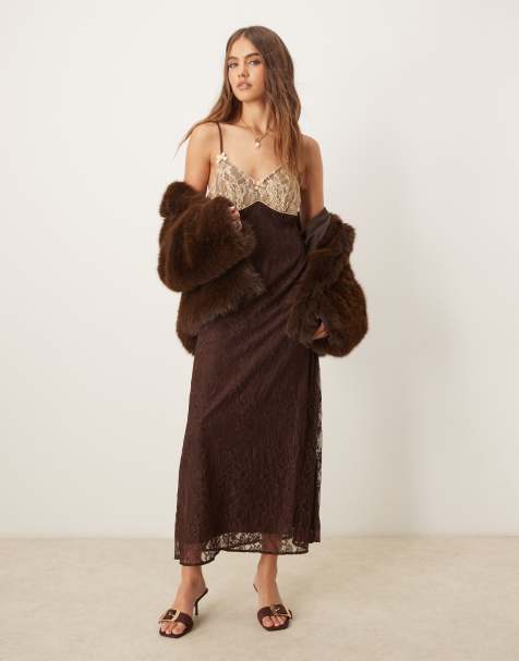 Miss Selfridge - Maxi-slipdress met contrasterend kant in chocoladebruin - view 1