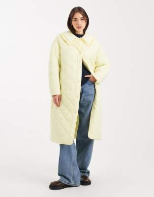 Miss Selfridge - Maxi-Steppmantel in Buttermilchgelb