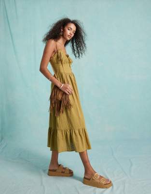 Miss Selfridge - Maxi-Träger-Sommerkleid in Khaki mit Lochmuster, Bindebändern vorne und Korsett-Design-Grün