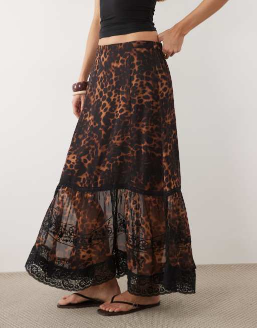 Miss Selfridge maxikjol i chiffon och spets med broderad fåll i animal, 3 av 5