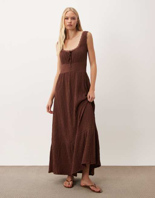 Miss Selfridge maxikjole med smockdetalje i chokolade, 2 af 4