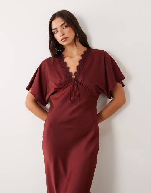 Miss Selfridge maxiklänning med batwingärm i satin och spets i vinrött, 4 av 4