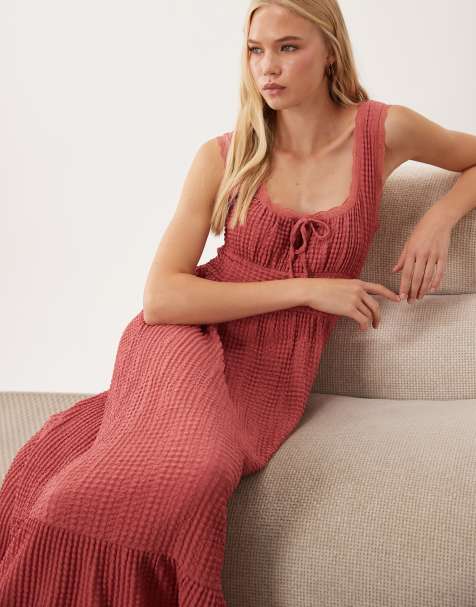 Miss Selfridge maxiklänning med smockdetalj i hallonrött - view 1