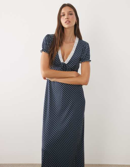 Miss Selfridge Maxikleid mit V-Ausschnitt, Spitzenbesatz und navyfarbenem Punktemuster, 3 von 4
