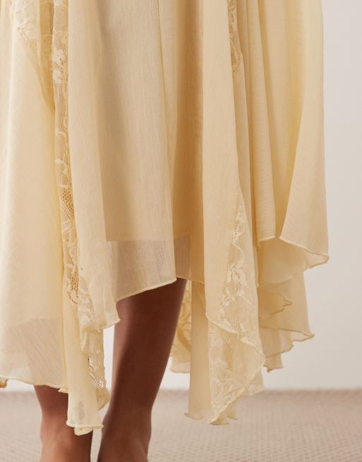 Miss Selfridge – Maxirock aus Chiffon-Spitzen-Mix in Buttermilchgelb mit Zipfelsaum, 3 von 5