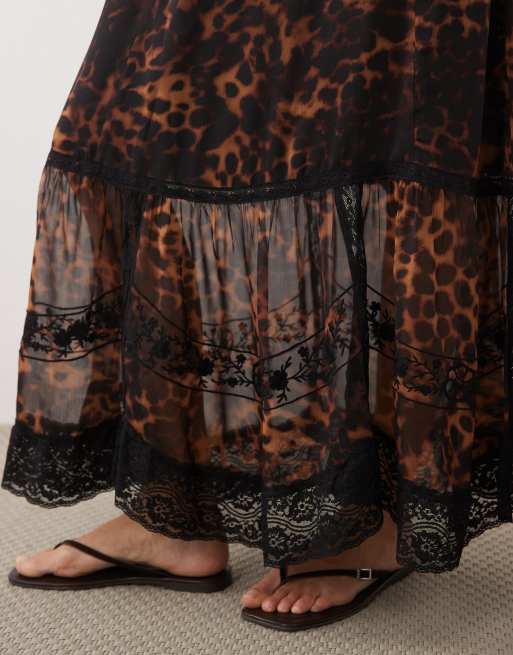 Miss Selfridge Maxirock aus Chiffon und Spitze mit besticktem Saum in Animal-Print, 5 von 5