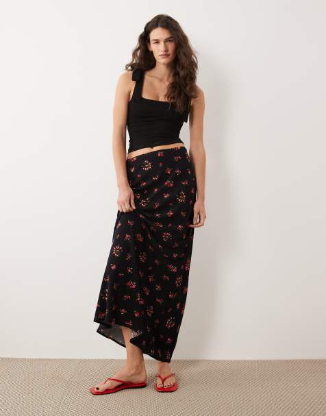 Miss Selfridge – Maxirock aus gesponnenem Stoff in Schwarz mit Schlitz, Blumenmuster und geradem, schmalem Schnitt - view 1