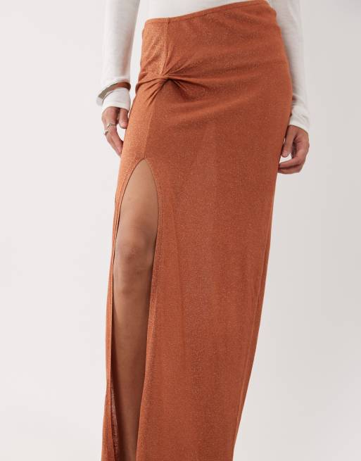 Miss Selfridge Maxirock aus Glitzstrick mit Twist-Detail in Cognac, 5 von 5