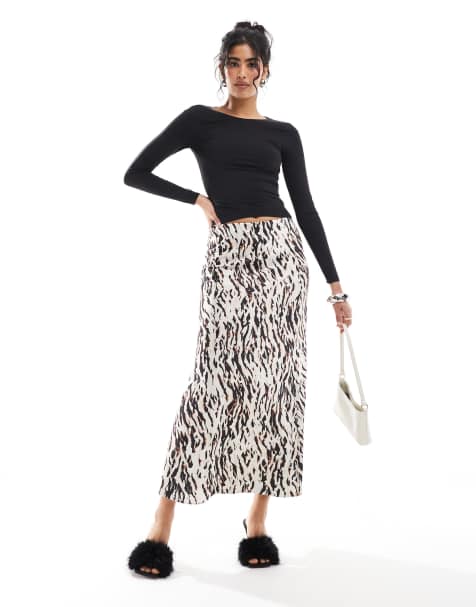 Miss Selfridge – Maxirock zum Reinschlüpfen aus Satin mit Animal-Print - view 1