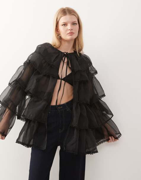 Miss Selfridge – Mehrlagiges Cape aus Chiffon in Schwarz - view 1