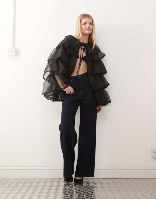 Miss Selfridge – Mehrlagiges Cape aus Chiffon in Schwarz, 3 von 4
