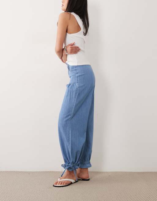 Miss Selfridge – Mellanblå, tvättade jeans med ballongben och muddar, 2 av 5
