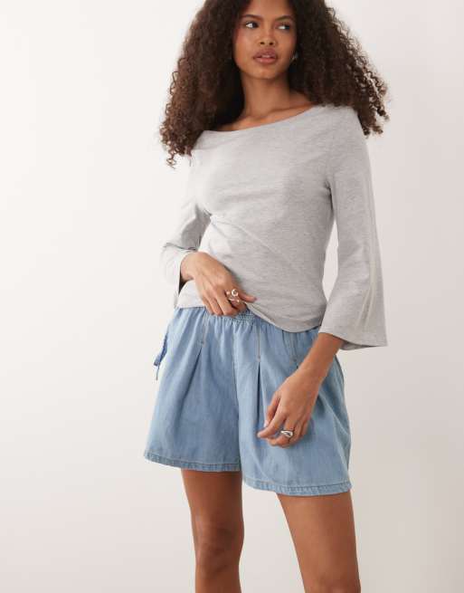 Miss Selfridge – Mellanblå, tvättade, utsvängda shorts med rosett, 2 av 5