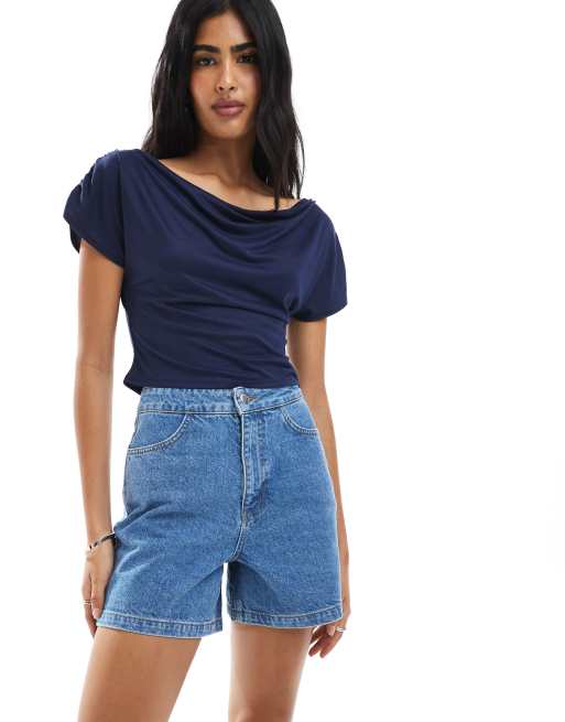 Miss Selfridge – Mellantvättade jeansshorts med rynkning baktill, 3 av 5