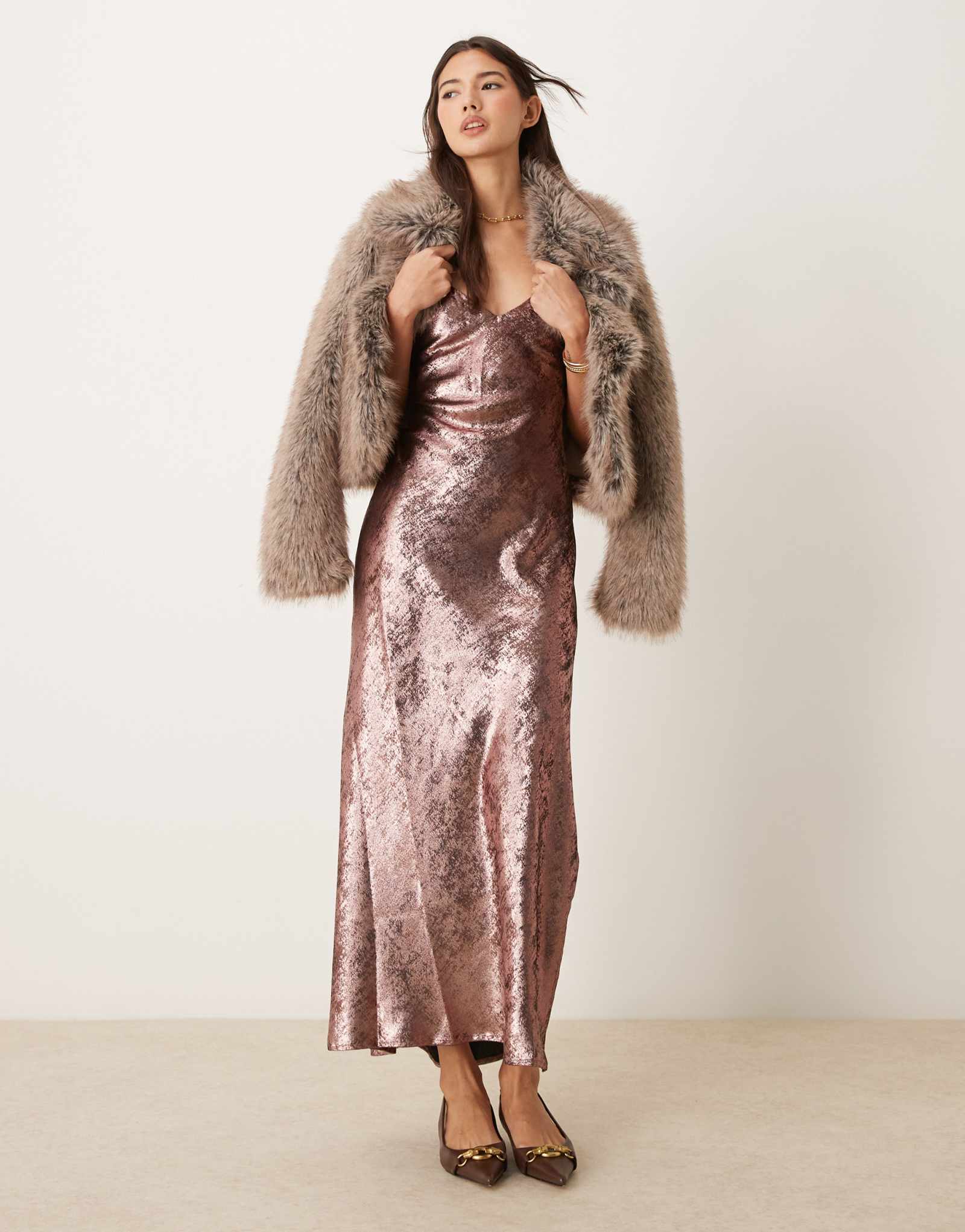Розовое макси-платье-комбинация Miss Selfridge цвета металлик