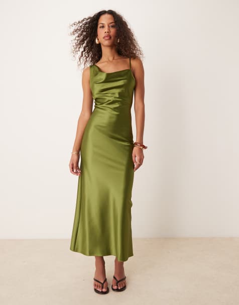 Miss Selfridge – Midi-Trägerkleid aus Satin in Olivgrün mit Wasserfallausschnitt - view 1